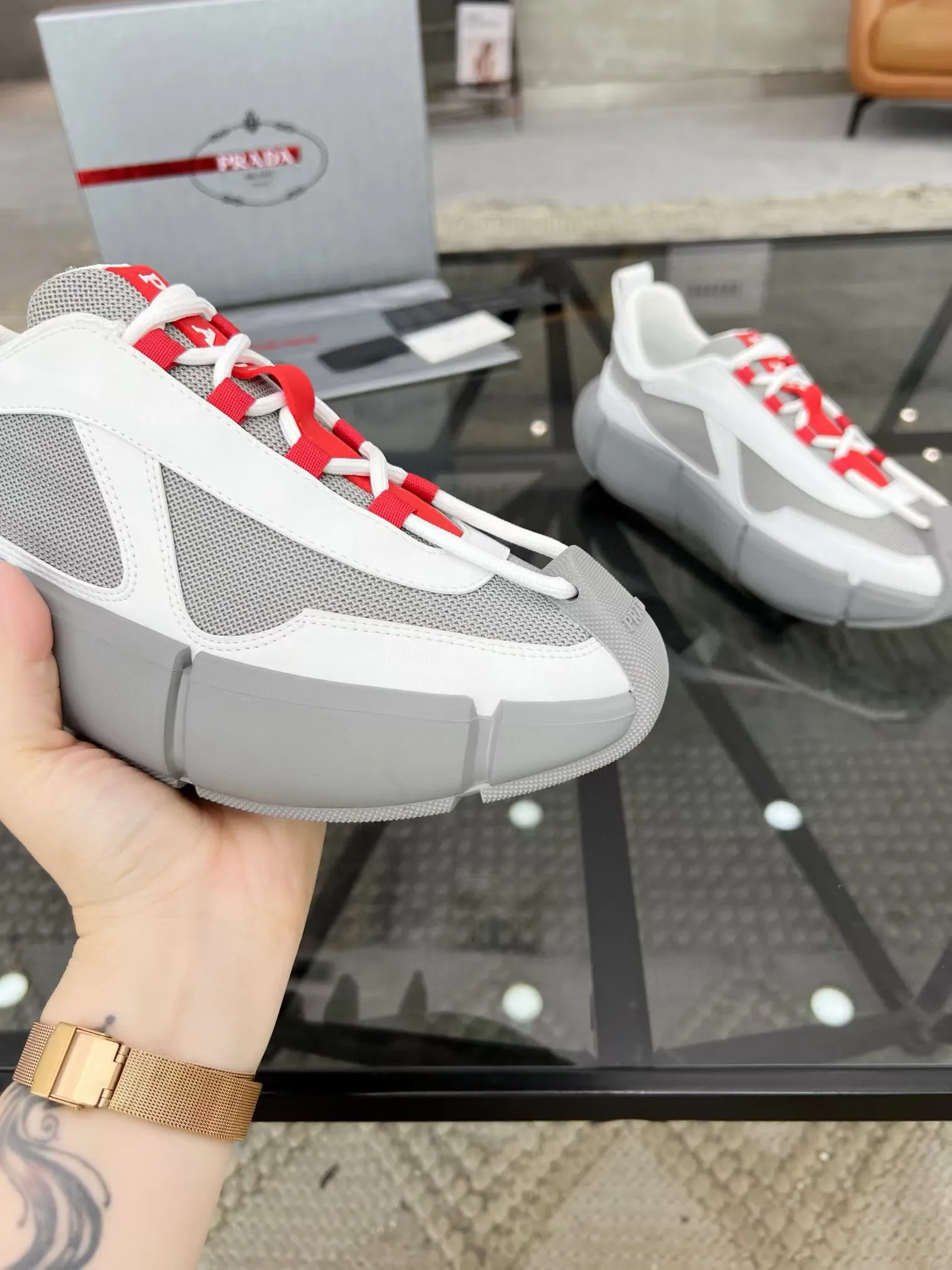 Factory price: 480💰Prada new men's leather sports shoes, the highest version on the market, any comparison is welcome🆚! The original leather has excellent texture and is super high-end! Fetal sheep net lining imported from Italy, removable pad! Luxurious materials and fine workmanship, highly recommended! Code number: 38-44, customized 45